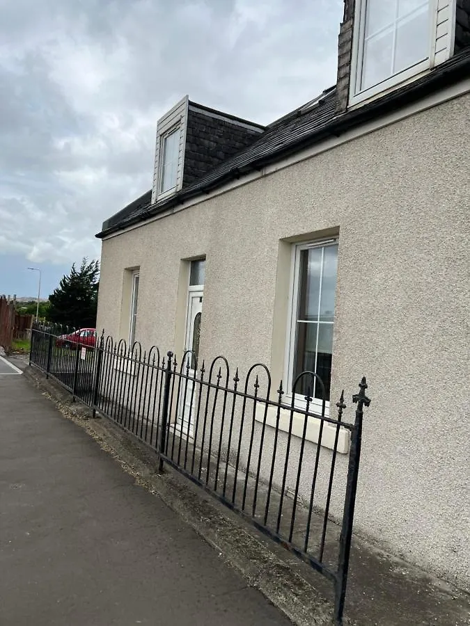 4 Bed Bungalow Near Airport Edimburgo