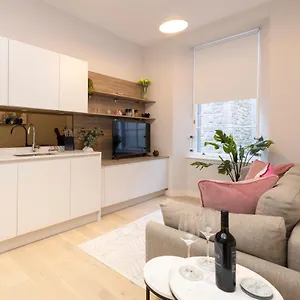 Apartment Joivy Tasteful On Rose South, Edinburgh