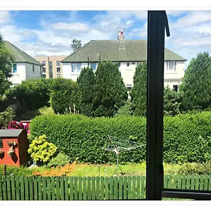 Homestay Bright & Spacious Double With Garden View- Close To Airport & Centre, Edinburgh