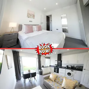 Hatton Heathrow Airport- Free Parking-free Underground To And From Heathrow Airport Hatton Cross Picture-see Fast Hatton Cross To 30min Apartamento Londres