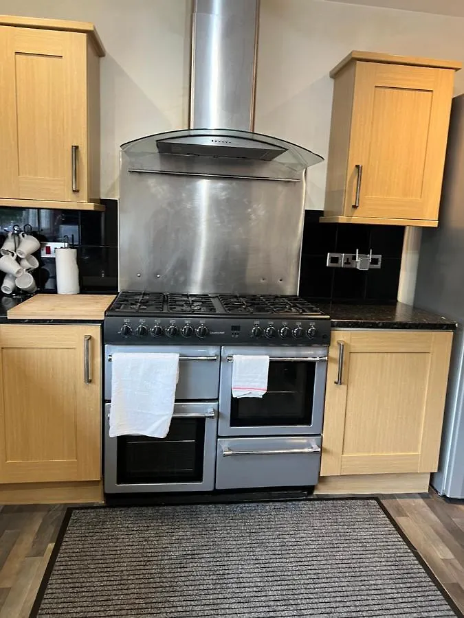 4 Bed Bungalow Near Airport Edinburgh