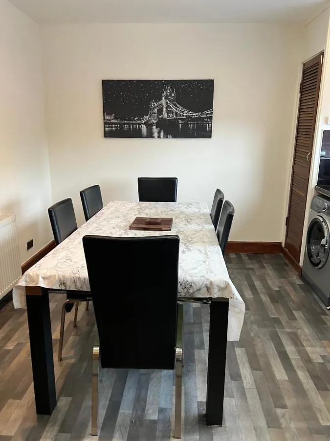 別荘 4 Bed Bungalow Near Airport エディンバラ