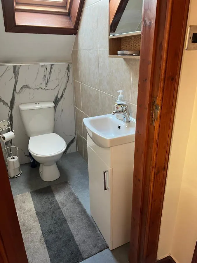 4 Bed Bungalow Near Airport Edinburgh 0*,