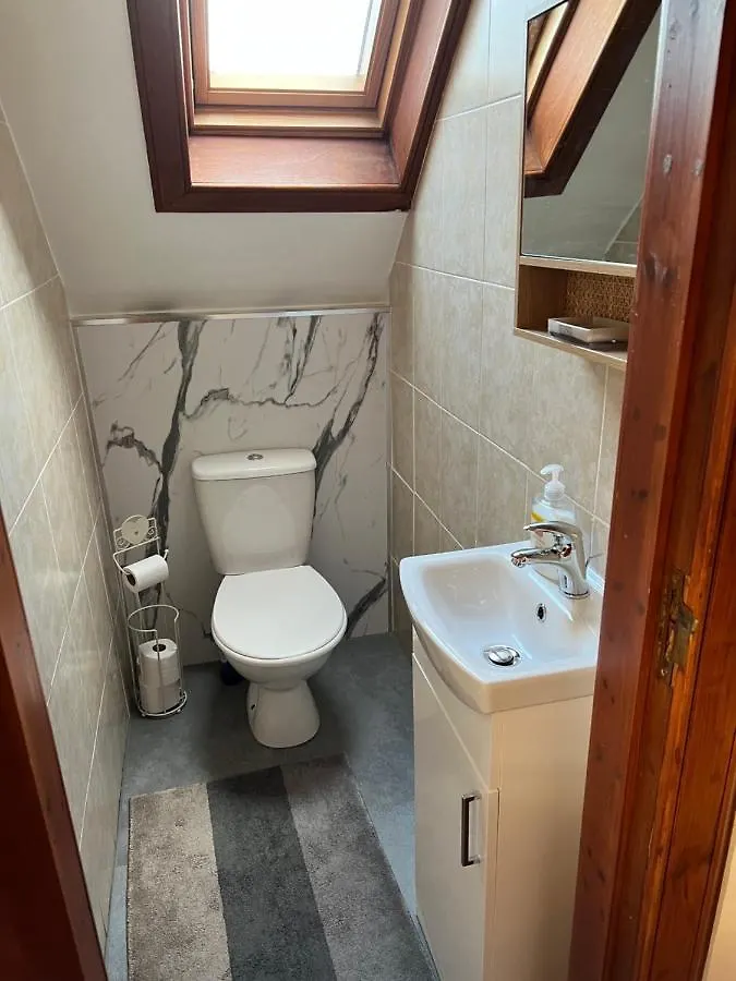 4 Bed Bungalow Near Airport Edinburgh 0*,  United Kingdom