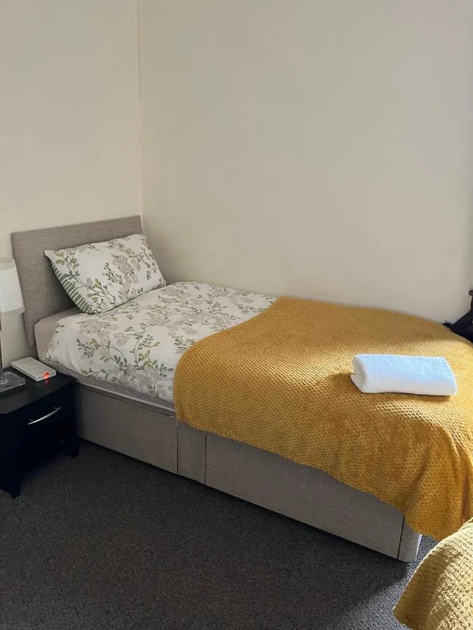4 Bed Bungalow Near Airport 에든버러 펜션