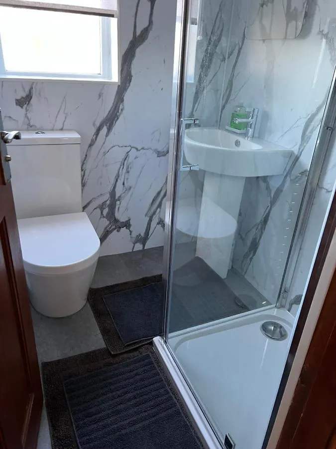 4 Bed Bungalow Near Airport 에든버러 펜션